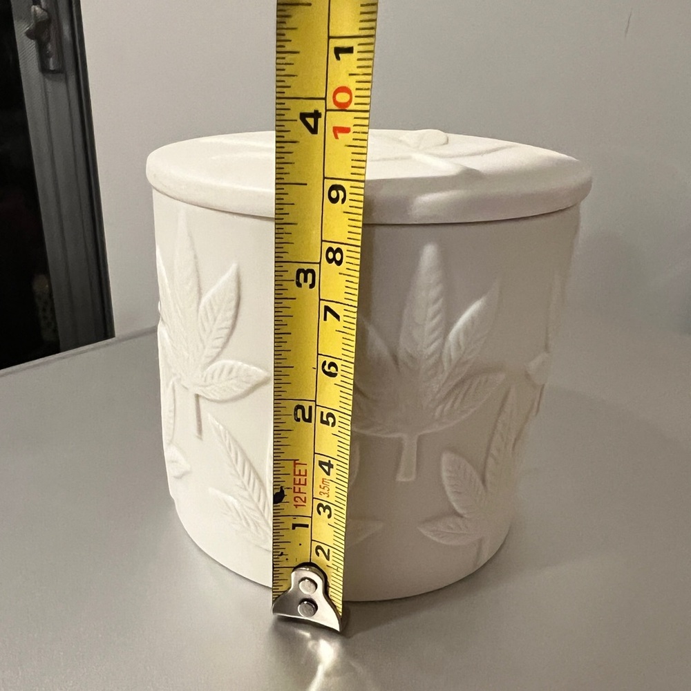Jonathan Adler Hashish Ceramic Candle *NEW* MSRP: $88+tax - Picture 4 of 5